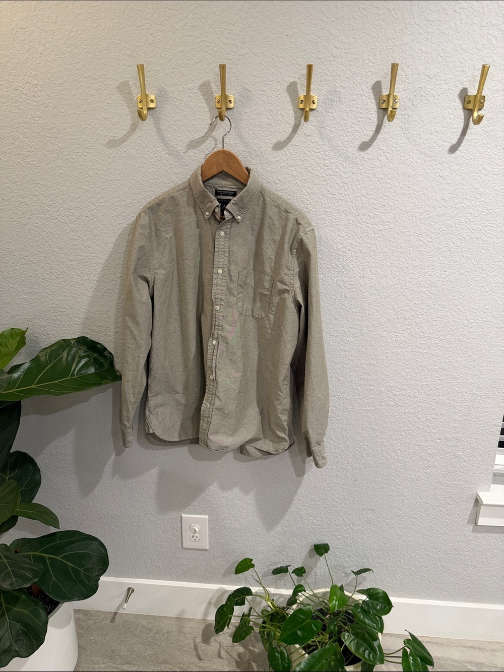 Banana Republic Men's Button-Down Shirt in Olive Green